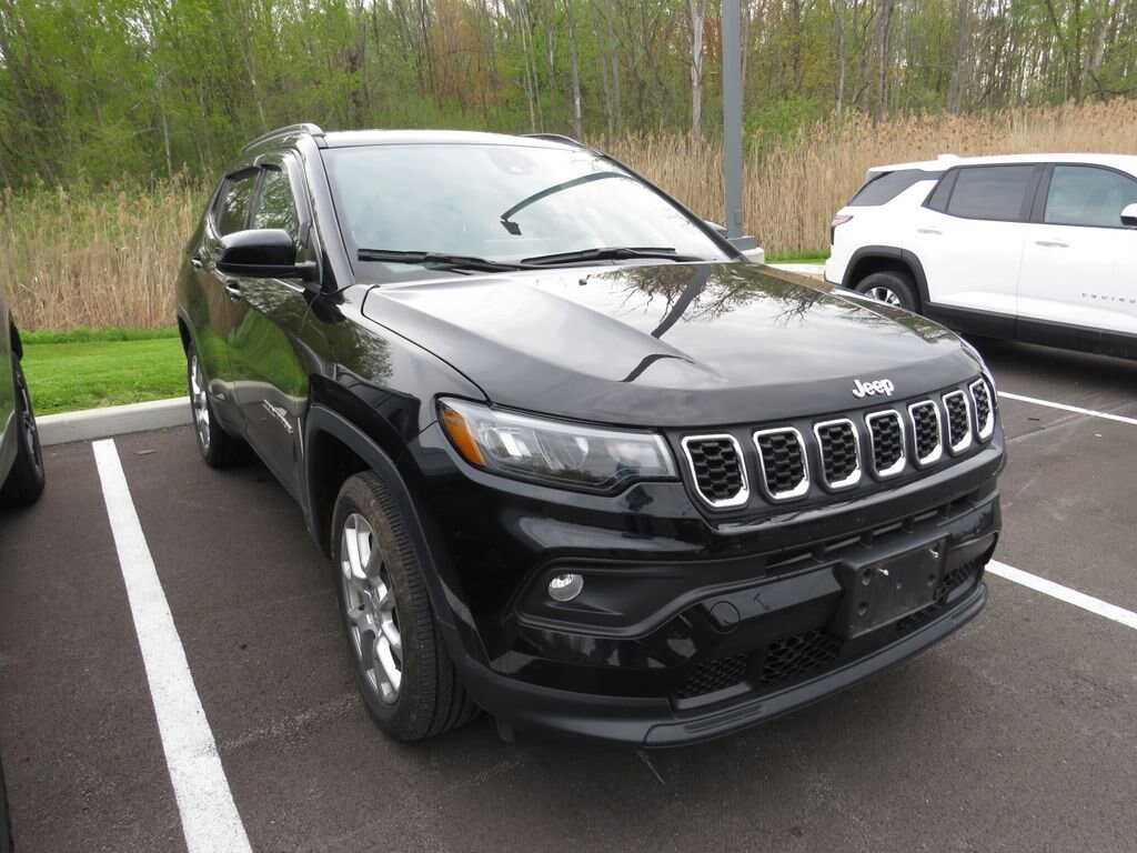 Used 2024 Jeep Compass Latitude Lux SUV