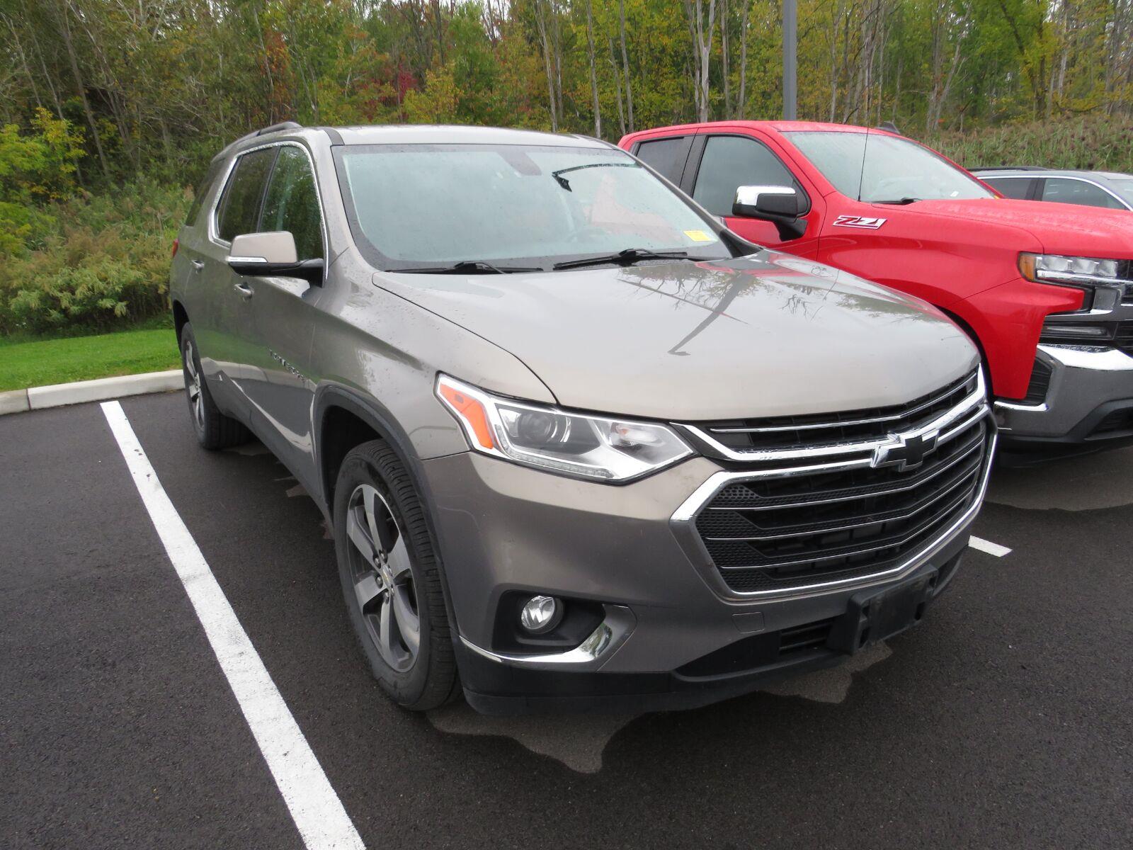 Used 2019 Chevrolet Traverse 3LT with VIN 1GNEVHKW6KJ215409 for sale in Getzville, NY