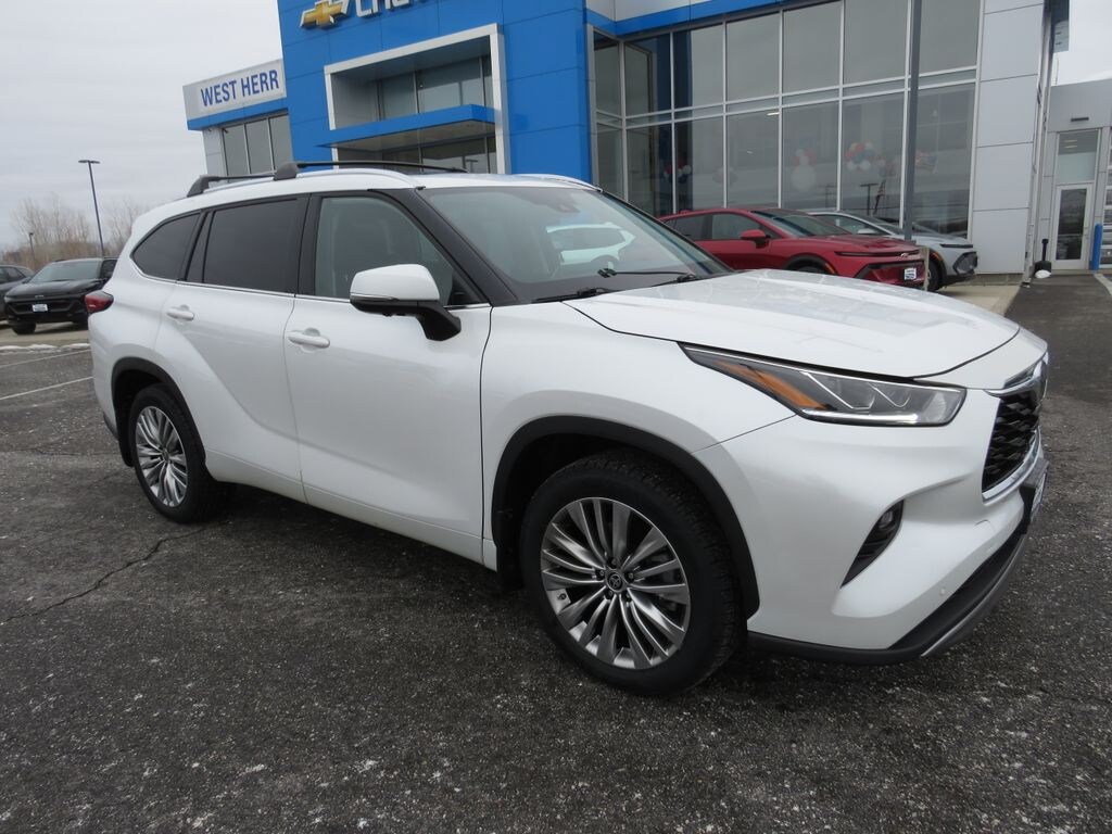 Used 2023 Toyota Highlander Platinum SUV