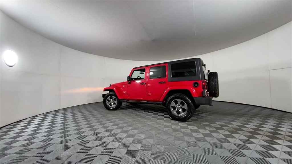 2018 Jeep Wrangler Unlimited Sahara photo 2
