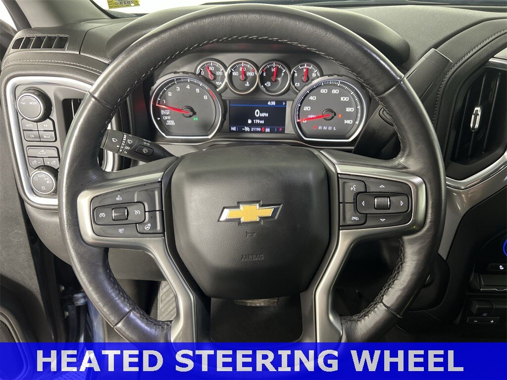 2021 Chevrolet Silverado 1500 LT photo 3