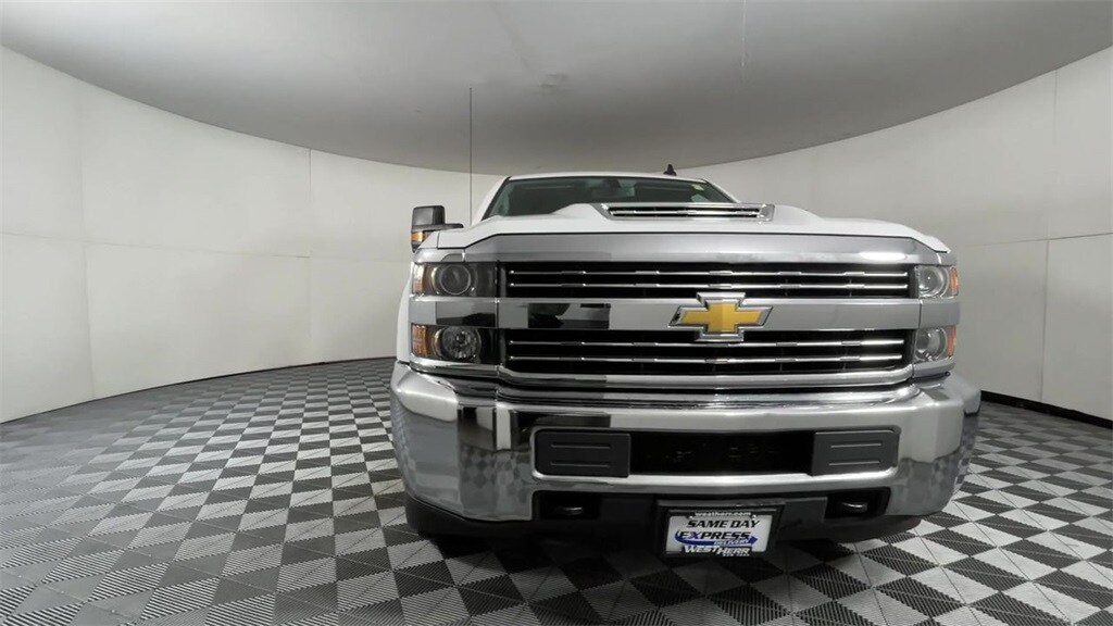 2018 Chevrolet Silverado 2500HD LT photo 2