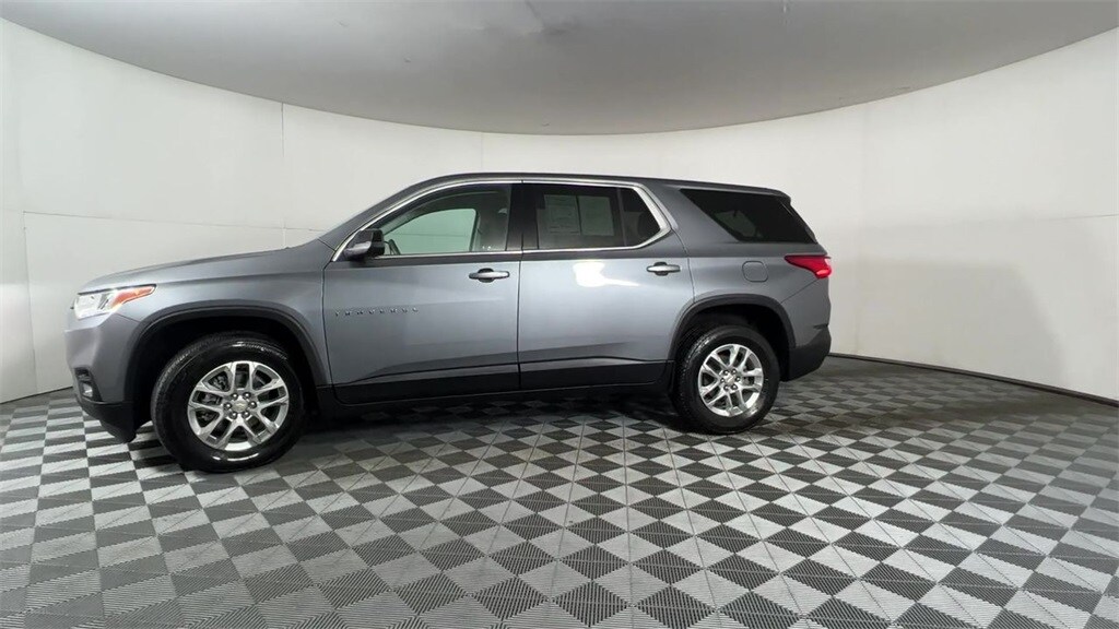 2021 Chevrolet Traverse LS photo 3