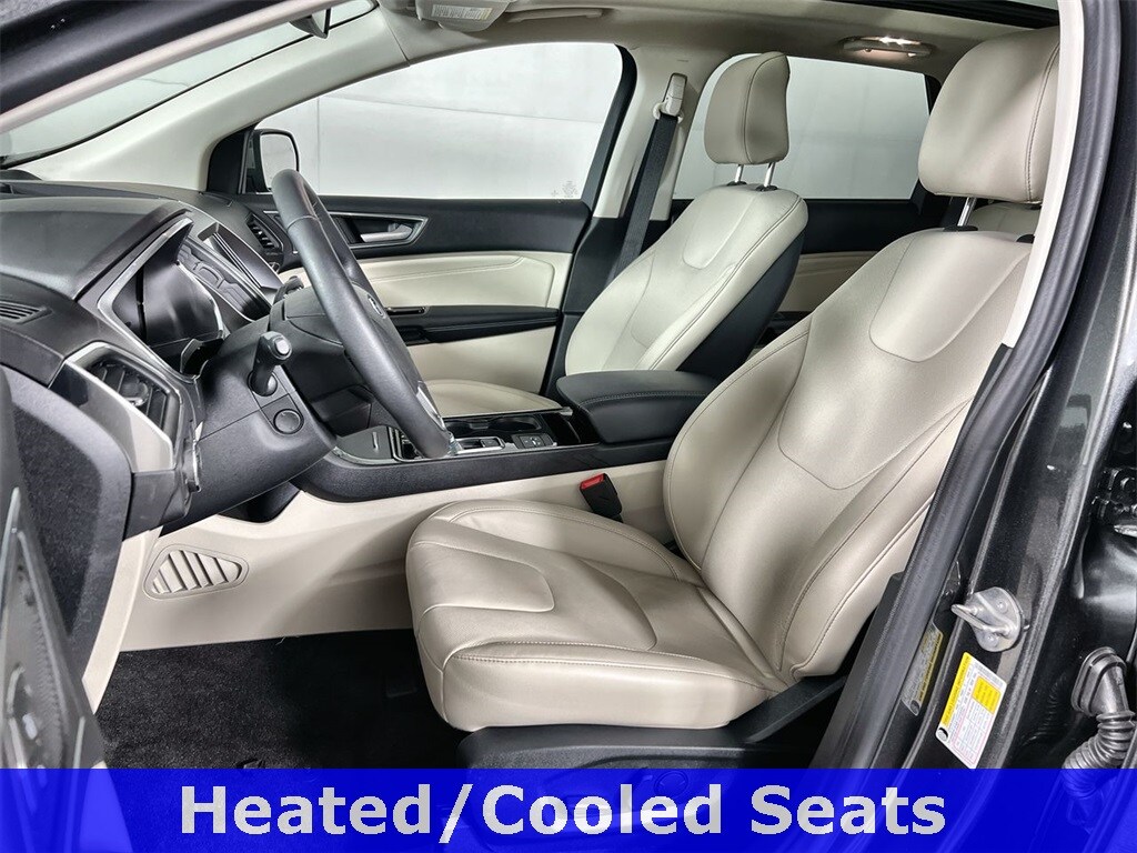 2020 Ford Edge Titanium photo 3