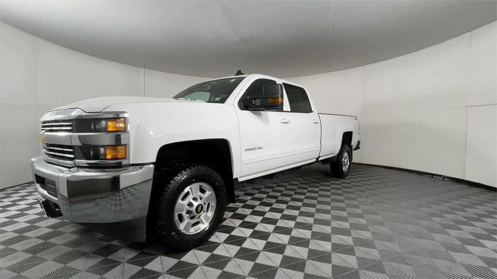 2018 Chevrolet Silverado 2500HD LT photo 3