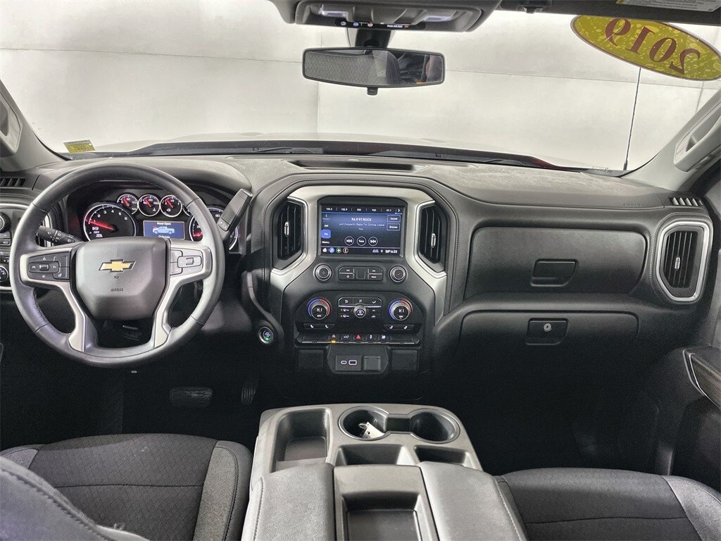 2019 Chevrolet Silverado 1500 LT photo 2
