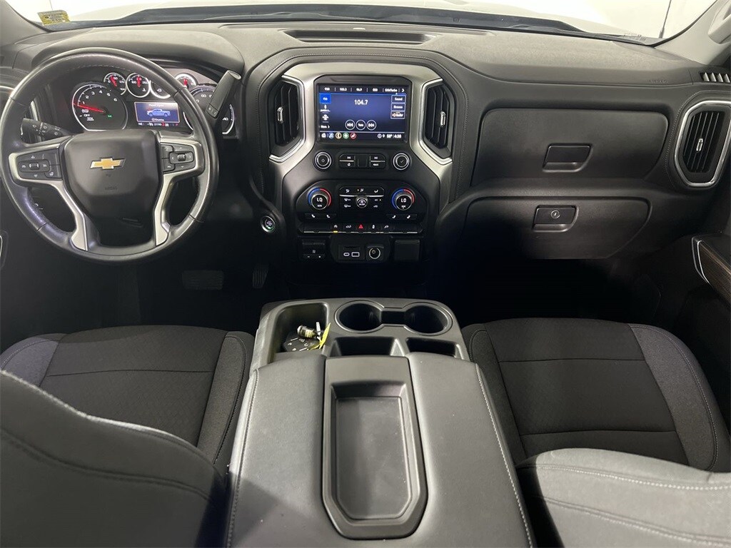2021 Chevrolet Silverado 1500 LT photo 2