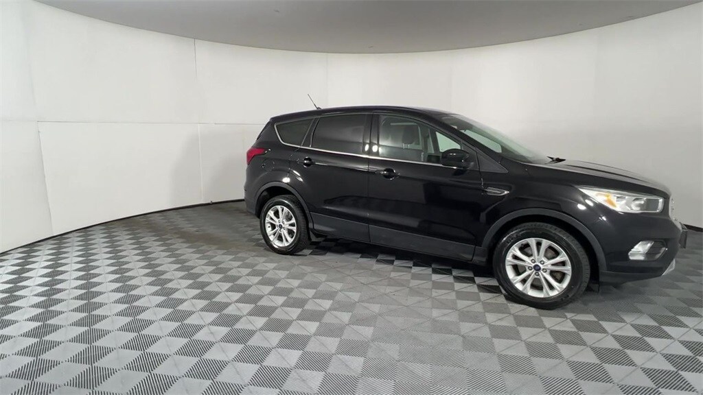 2019 Ford Escape SE photo 2