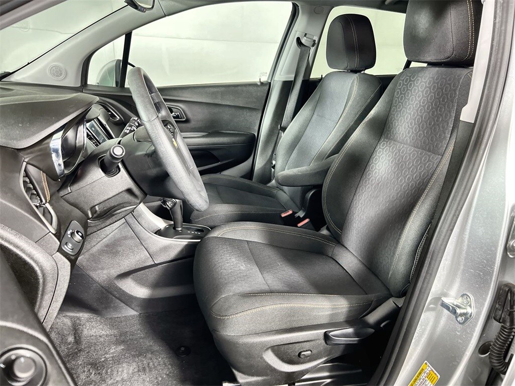 2019 Chevrolet Trax LS photo 2