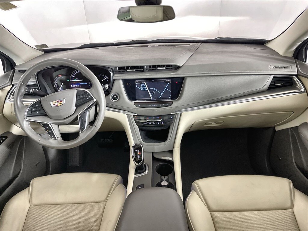 2018 Cadillac XT5 Luxury photo 2