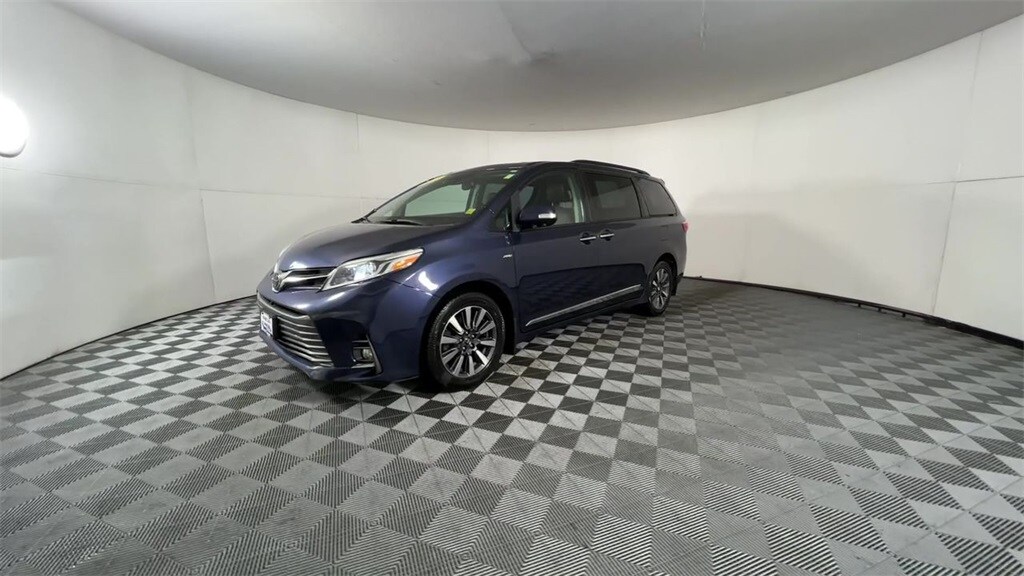 2018 Toyota Sienna Limited Premium photo 4