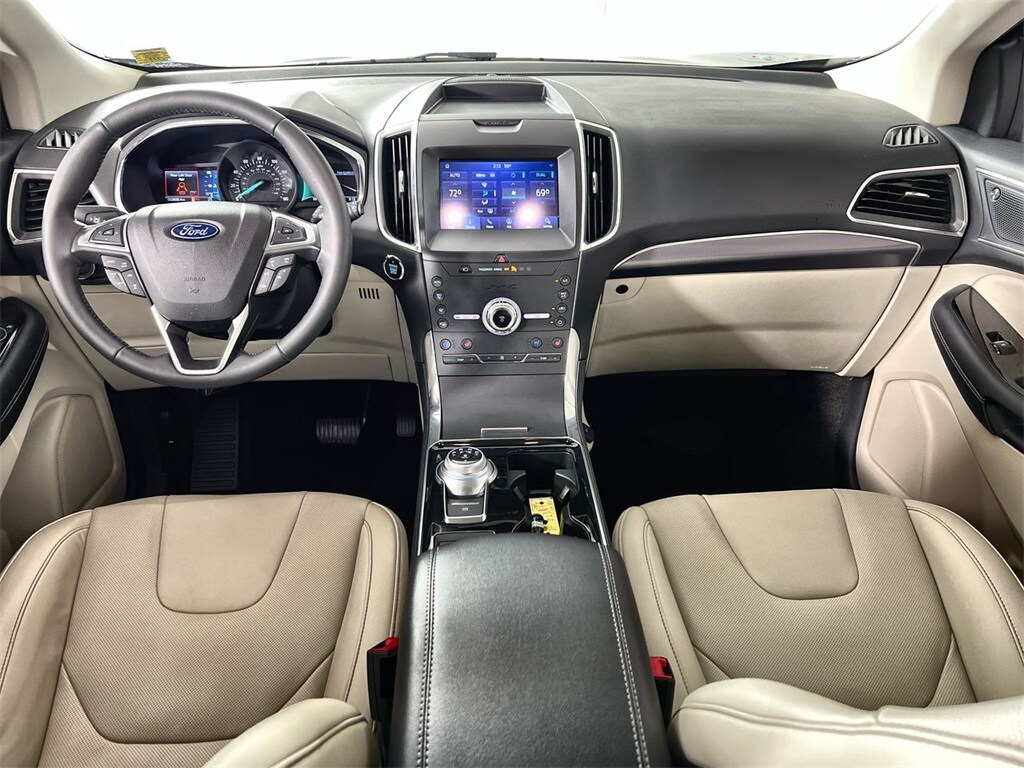 2020 Ford Edge Titanium photo 2