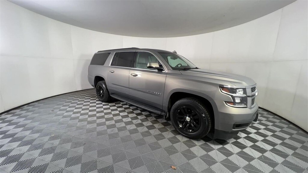 2018 Chevrolet Suburban LS photo 2