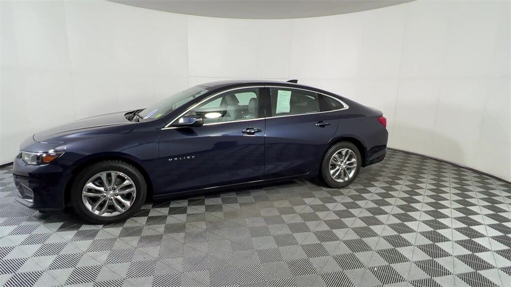 2017 Chevrolet Malibu 1LT photo 4