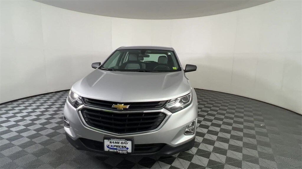 2019 Chevrolet Equinox LS photo 3