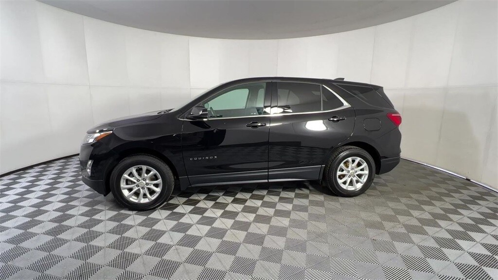 2019 Chevrolet Equinox LT photo 2