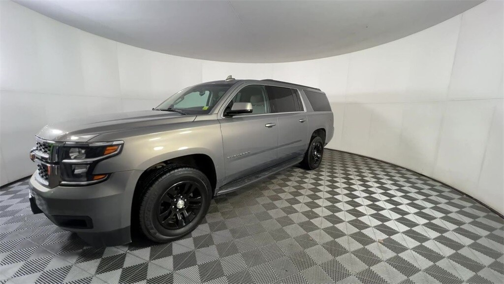 2018 Chevrolet Suburban LS photo 4