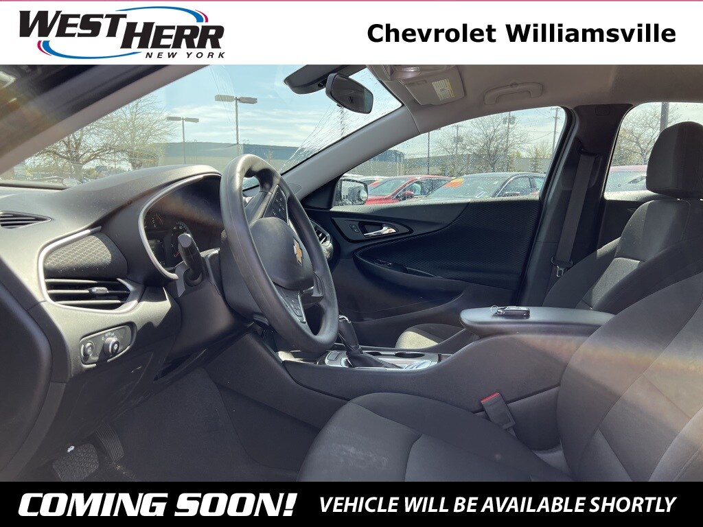 2018 Chevrolet Malibu photo 2