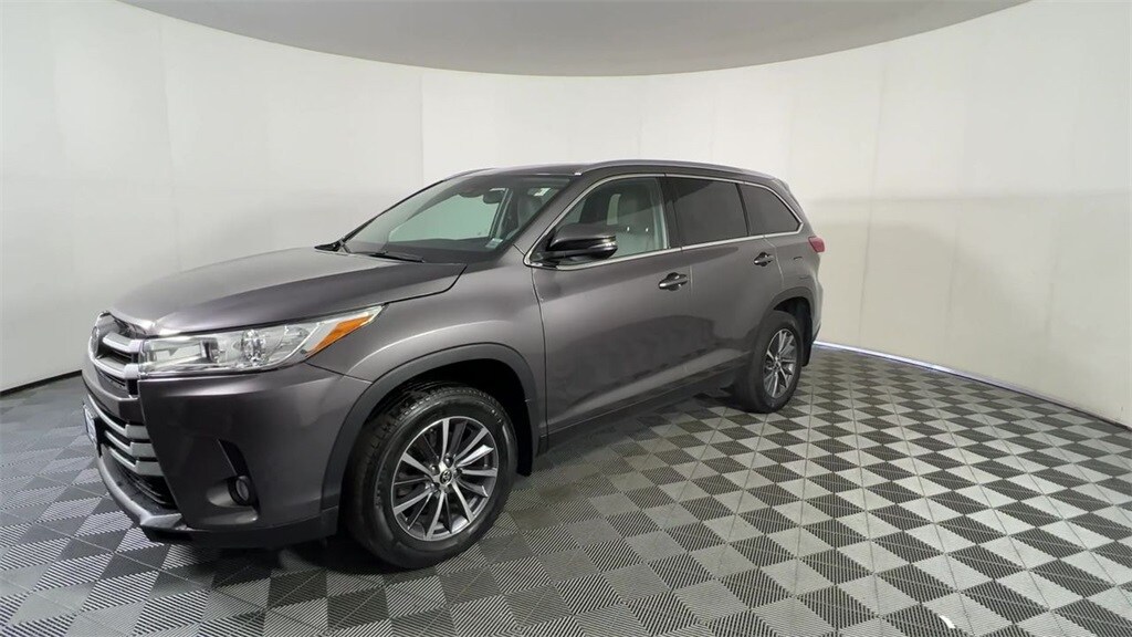 2019 Toyota Highlander XLE photo 3