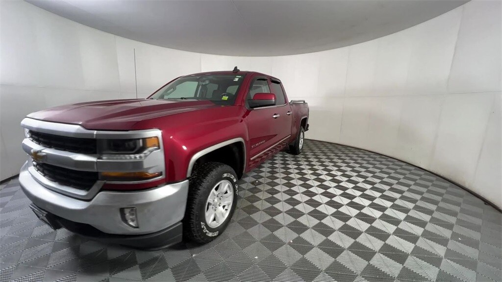 2018 Chevrolet Silverado 1500 LT photo 3