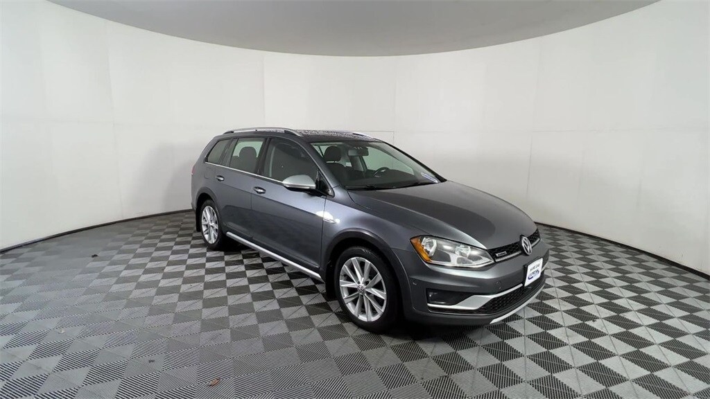 2017 Volkswagen Golf Alltrack TSI SEL photo 2