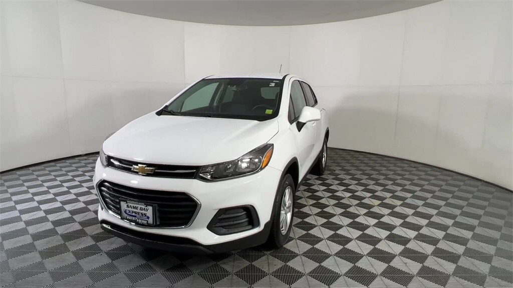 2020 Chevrolet Trax LS photo 3