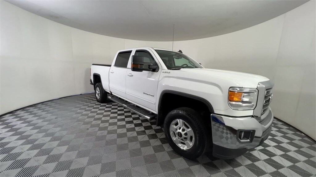 2017 Gmc Sierra SLE photo 2
