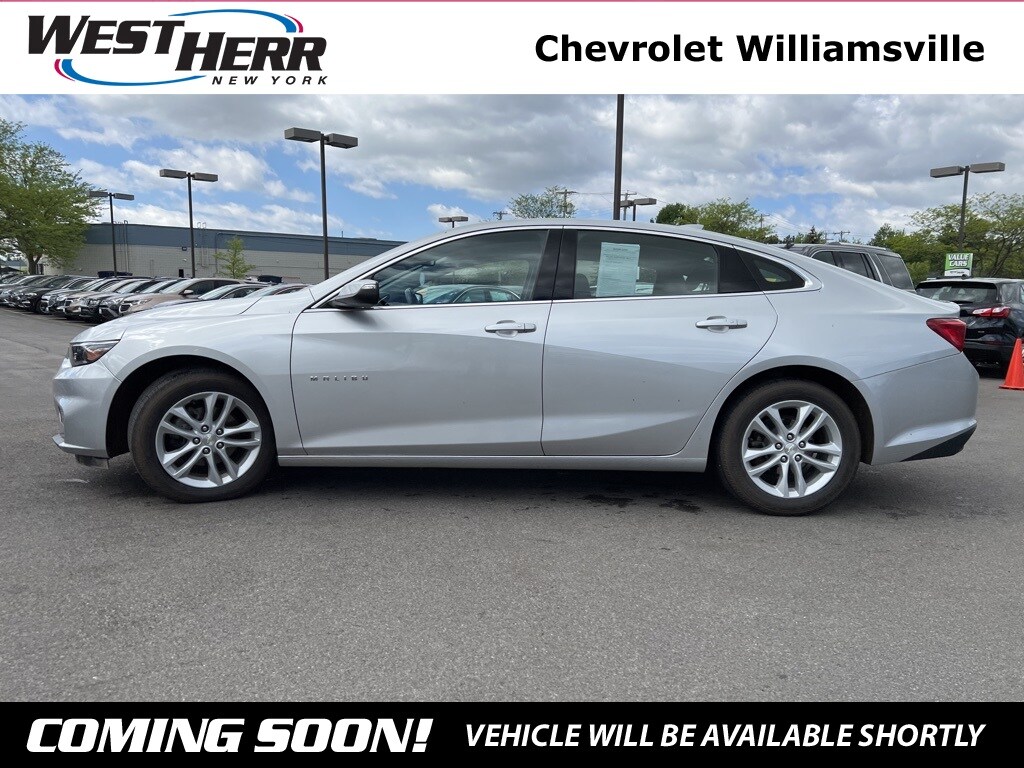 2017 Chevrolet Malibu 1LT photo 2