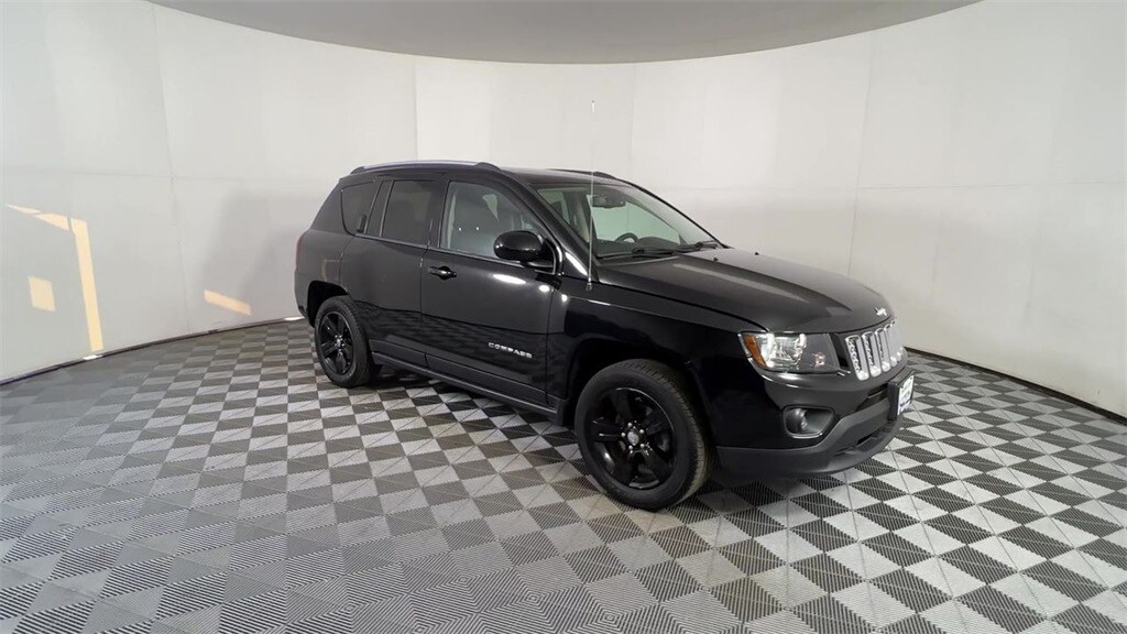 2017 Jeep Compass Latitude photo 2