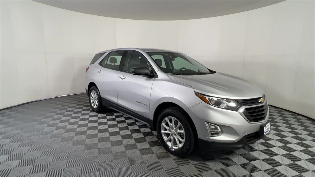 2019 Chevrolet Equinox LS photo 2