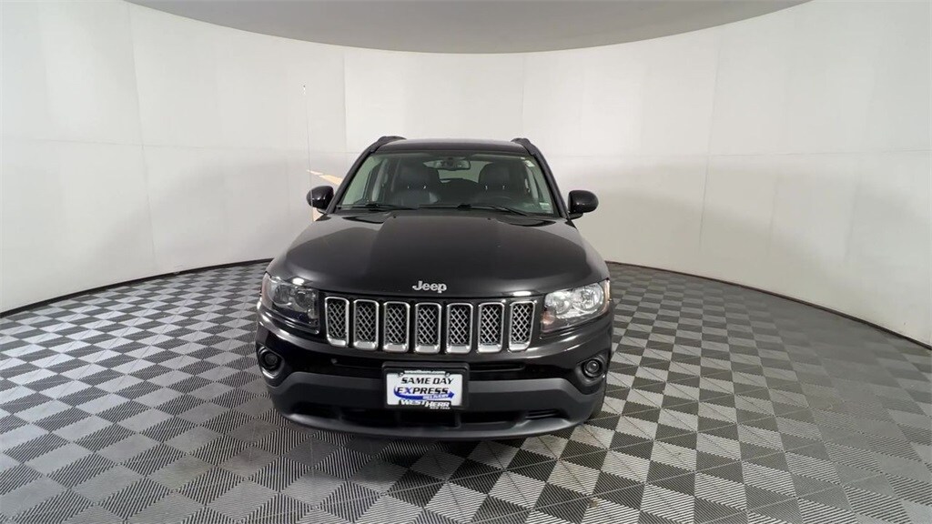 2017 Jeep Compass Latitude photo 3