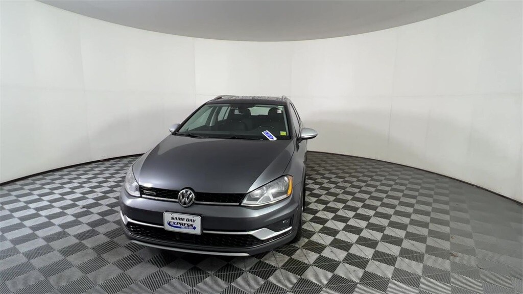 2017 Volkswagen Golf Alltrack TSI SEL photo 3