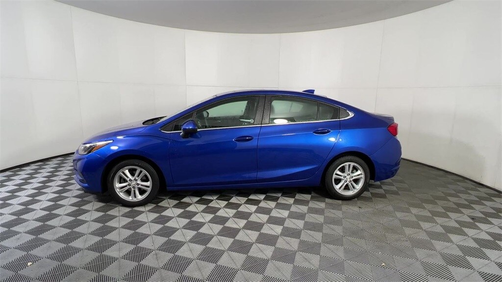2018 Chevrolet Cruze LT photo 3