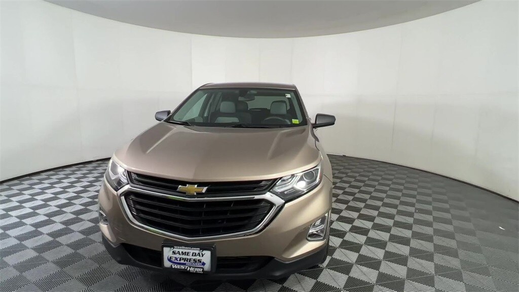 2019 Chevrolet Equinox LS photo 3