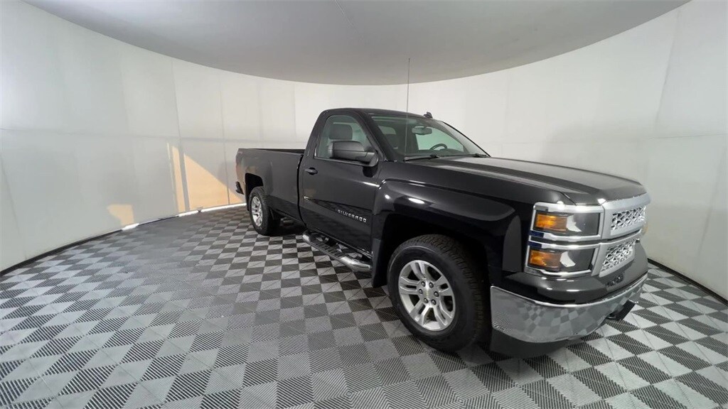 2014 Chevrolet Silverado 1500 LT photo 2