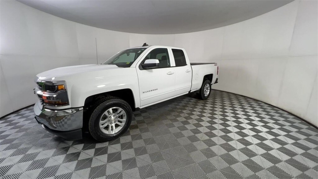 2019 Chevrolet Silverado 1500 LT photo 3