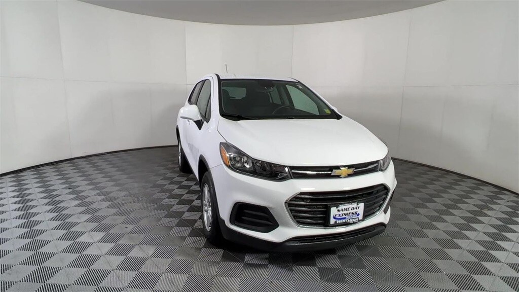 2020 Chevrolet Trax LS photo 2