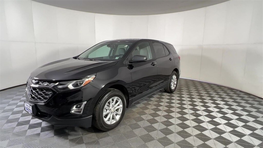 2020 Chevrolet Equinox LS photo 3