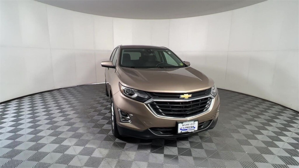 2019 Chevrolet Equinox LT photo 2