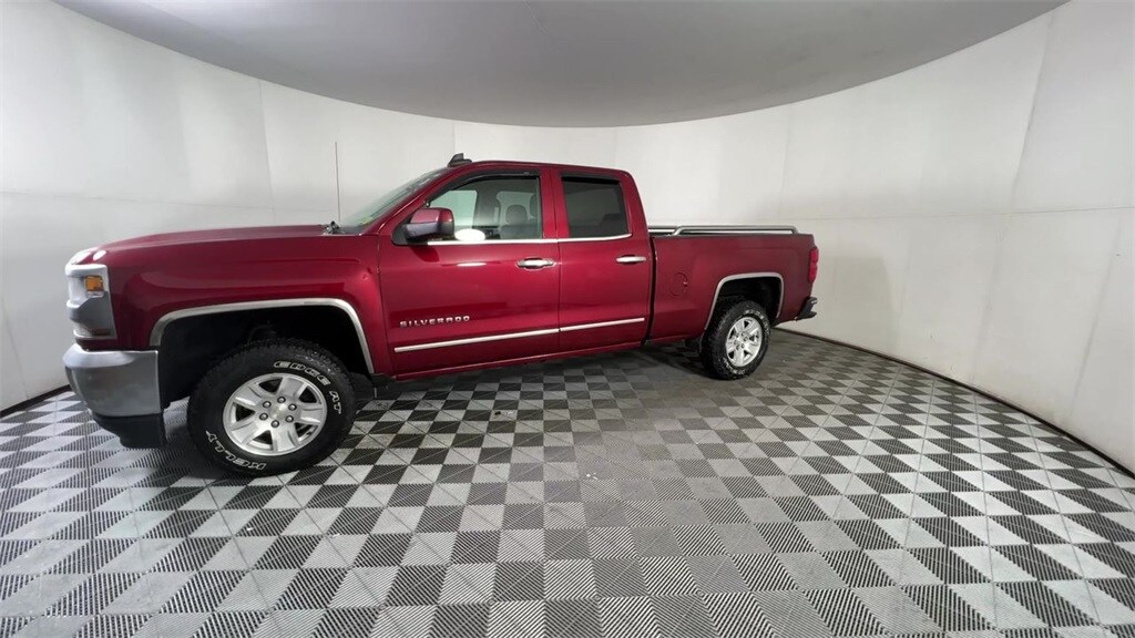 2018 Chevrolet Silverado 1500 LT photo 4