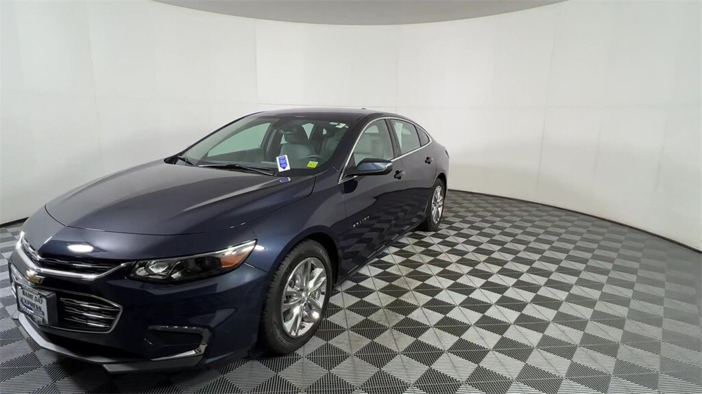 2017 Chevrolet Malibu 1LT photo 3