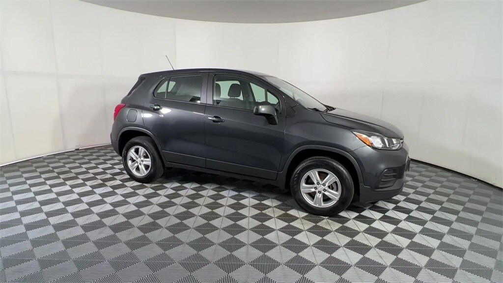 2019 Chevrolet Trax LS photo 2