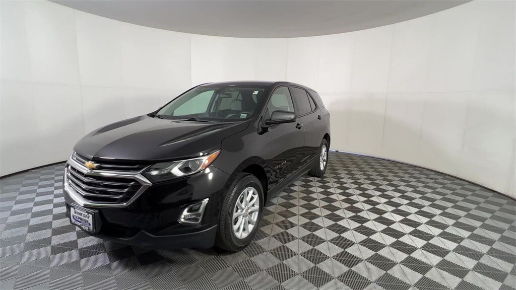 2019 Chevrolet Equinox LS photo 3