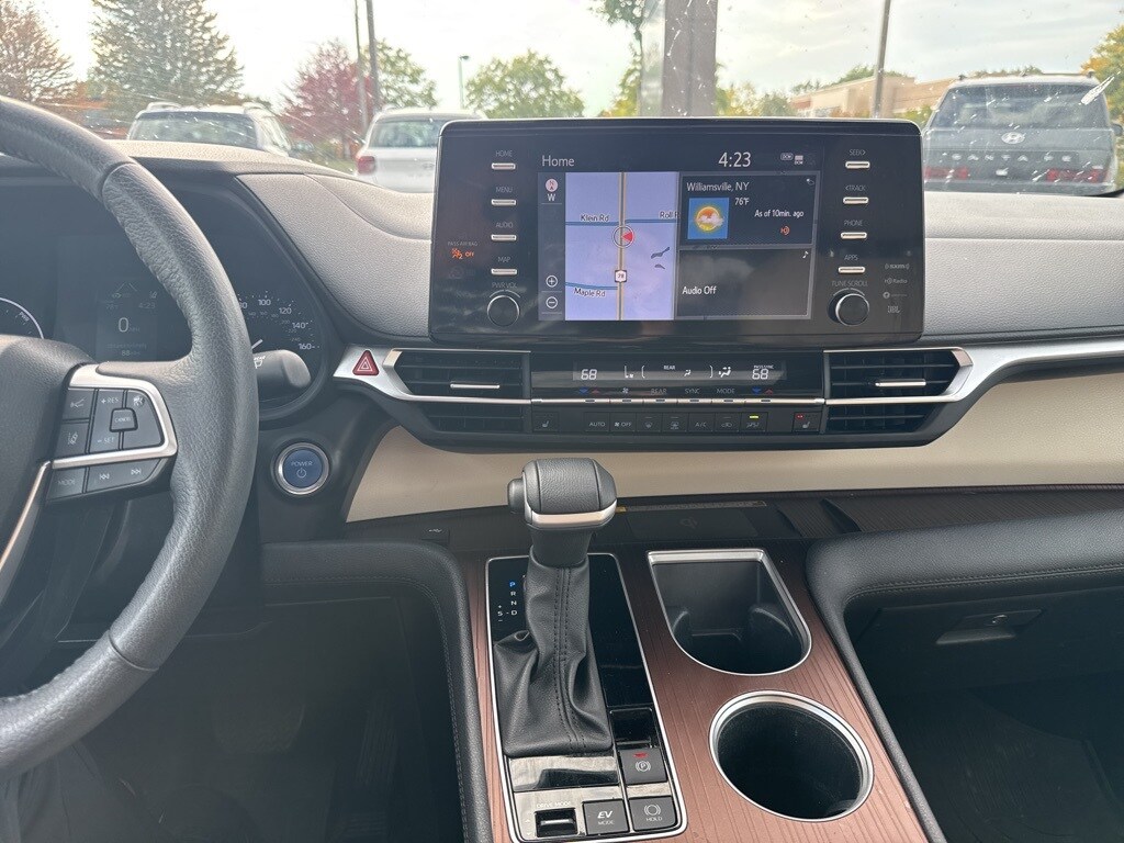 2024 Toyota Sienna XLE photo 3