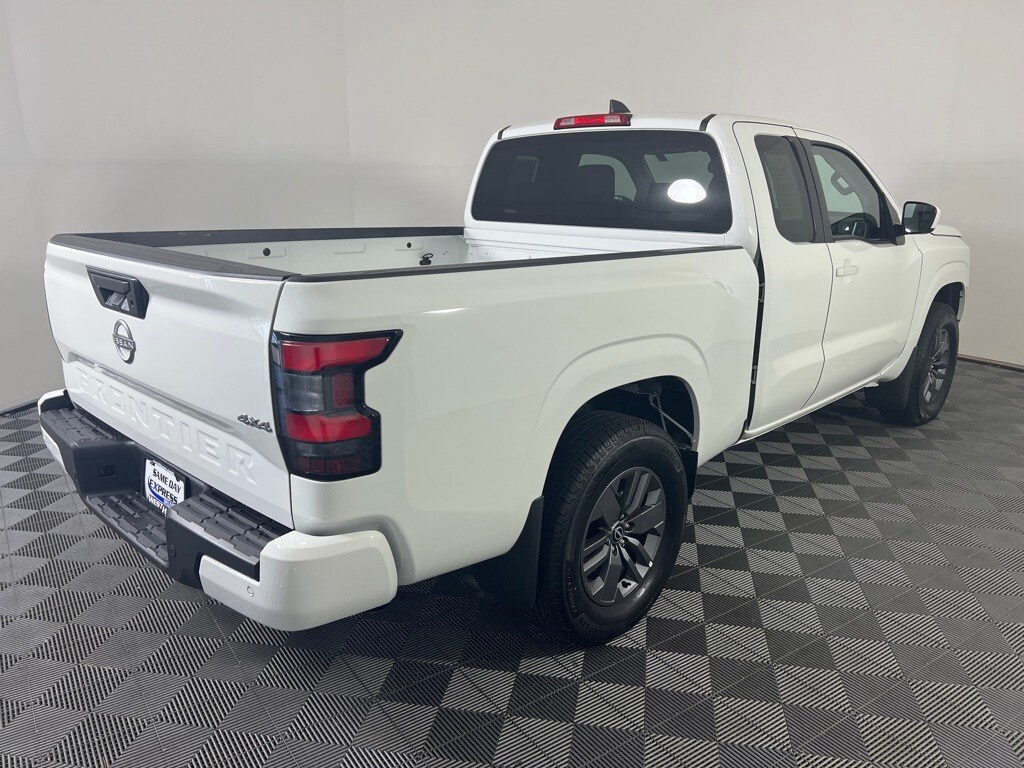 2025 Nissan Frontier SV photo 3