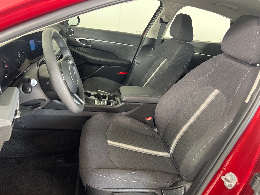 2025 Hyundai Sonata SE photo 2