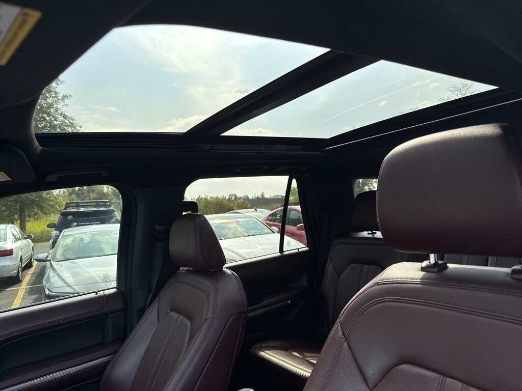 2023 Ford Expedition Limited photo 3