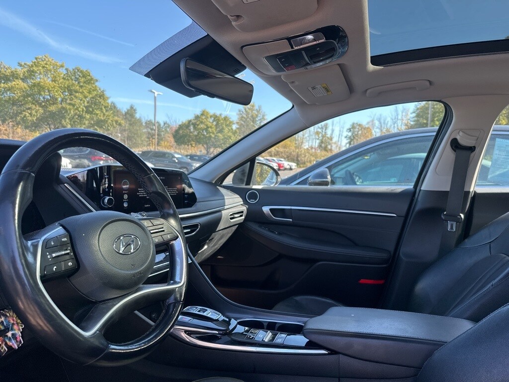 2022 Hyundai Sonata Limited photo 2