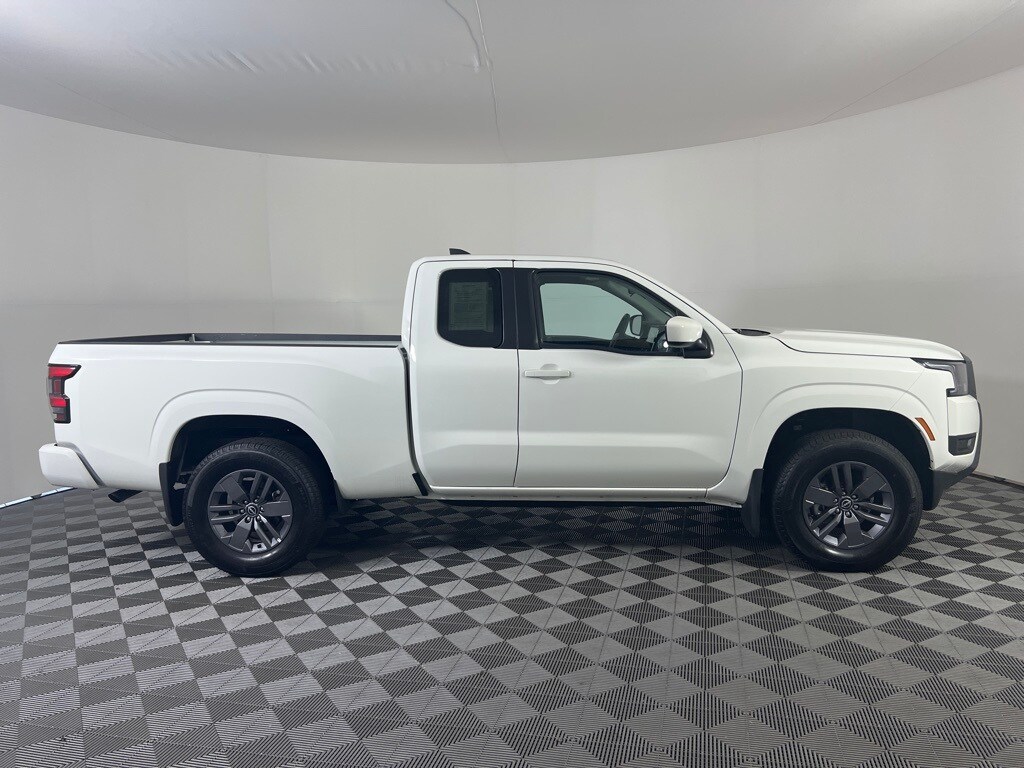 2025 Nissan Frontier SV photo 2