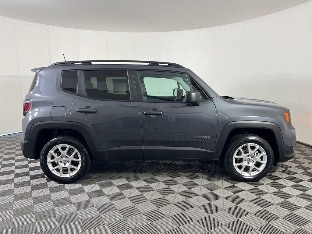 Used 2022 Jeep Renegade Latitude SUV